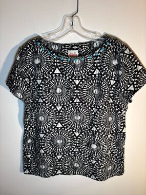 Ruby Rd Favorites Black White Geometric Print Top Turquoise Studs Short Sleeve